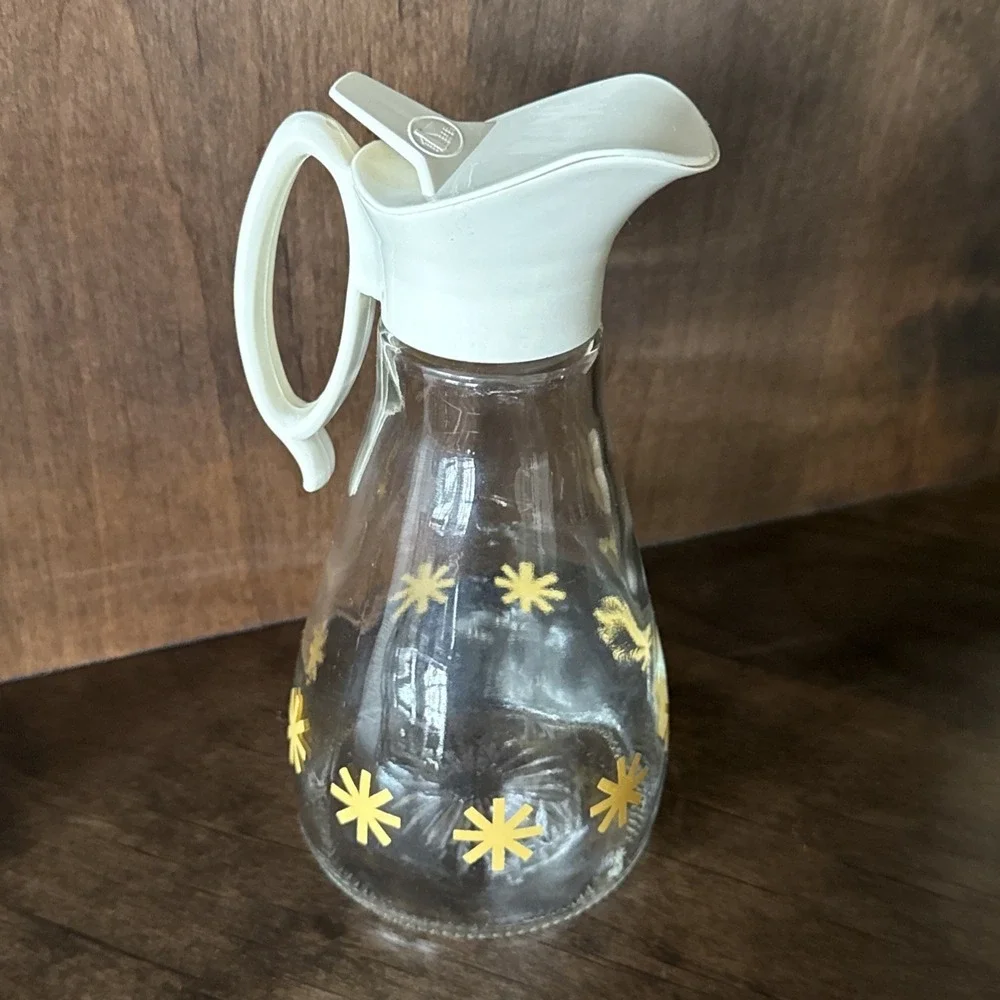 Vtg MCM Log Cabin Glass Syrup Server with Handle, Gold Starburst Maple Syrup Jug